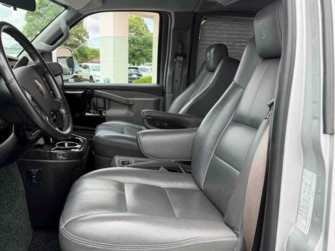 Used 2019 Chevrolet Express 2500 Extended w/ Enhanced Convenience Package RWD image 10