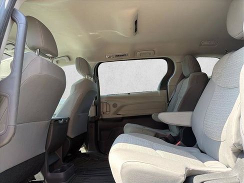 Used 2022 Toyota Sienna LE AWD/4WD image 21