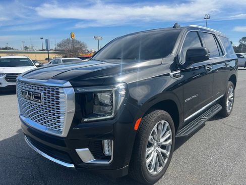 Used 2021 GMC Yukon Denali w/ Advanced Technology Package image 3