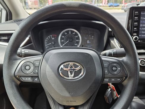 Used 2022 Toyota Corolla LE image 11