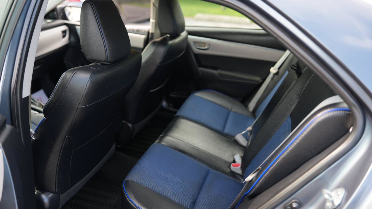 Used 2016 Toyota Corolla LE FWD image 18