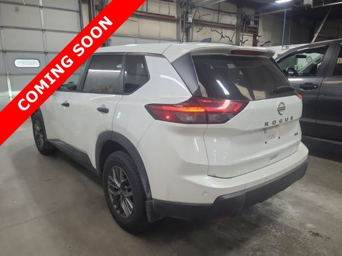 Used 2025 Nissan Rogue S AWD/4WD image 3
