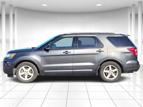 Used 2018 Ford Explorer XLT w/ Equipment Group 202A image 6