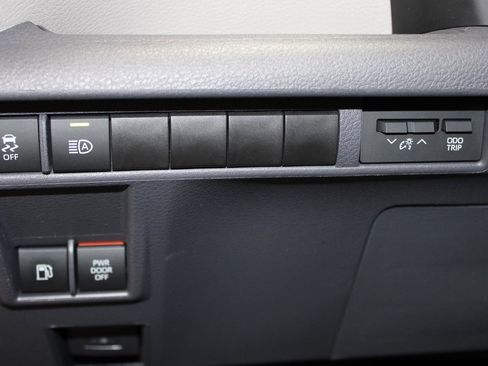 Used 2024 Toyota Sienna XLE AWD/4WD image 15