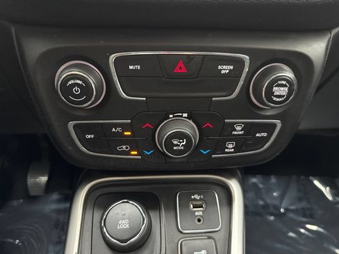 Used 2019 Jeep Compass Sport AWD/4WD image 30