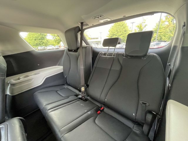 Used 2023 Kia Carnival LX FWD image 14