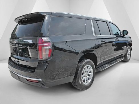 Used 2024 Chevrolet Suburban LT AWD/4WD image 5