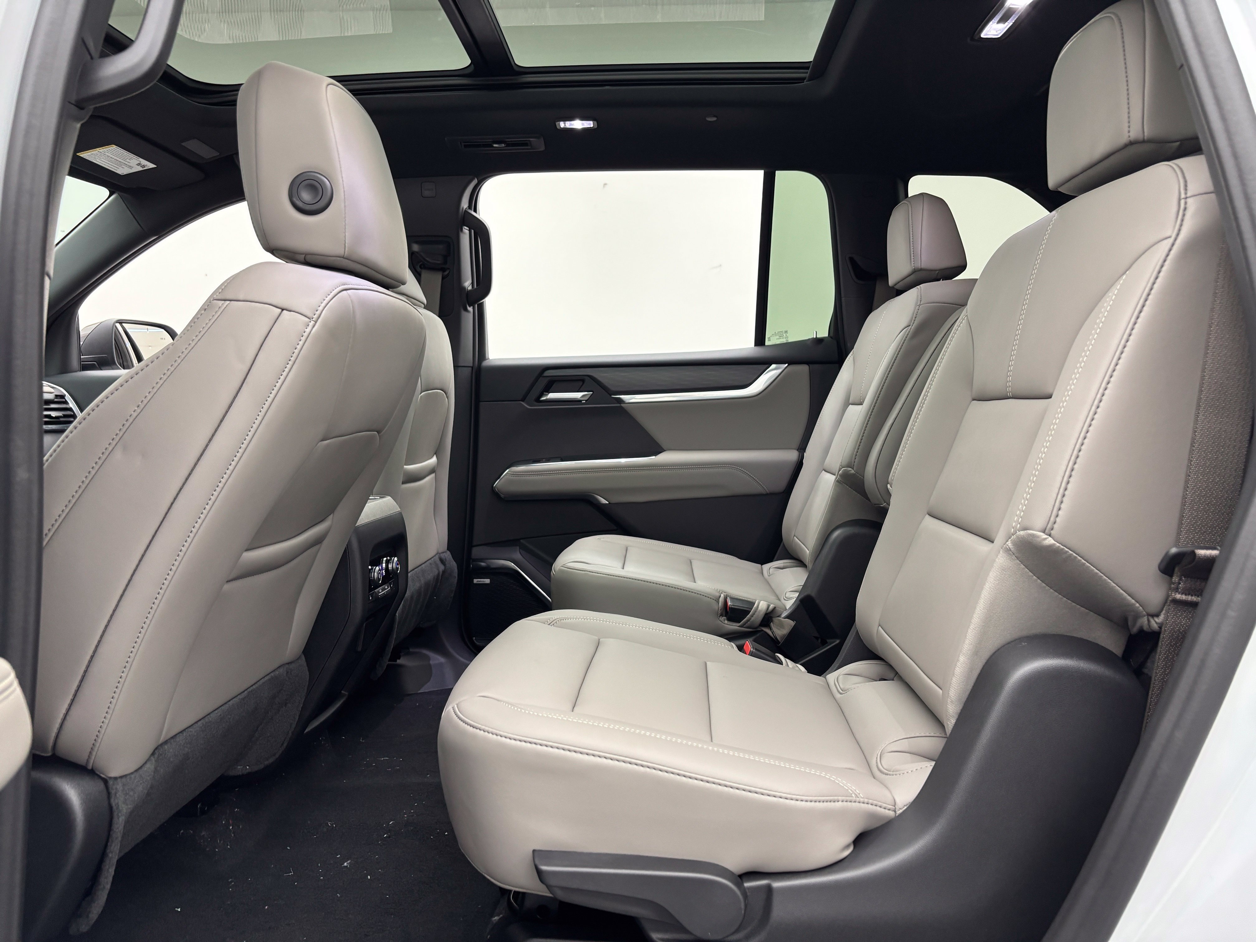 New 2027 GMC Acadia Elevation w/ Elevation Premium Package AWD/4WD image 44