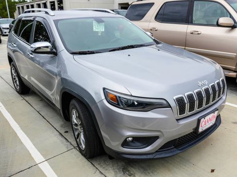 Used 2020 Jeep Cherokee Latitude Plus w/ Cold Weather Group FWD image 2