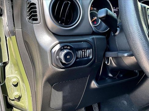 Used 2022 Jeep Wrangler Sport AWD/4WD image 37