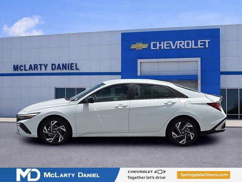 Used 2025 Hyundai Elantra SEL FWD image 3