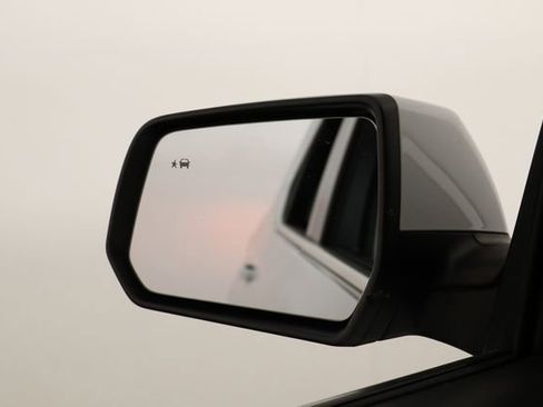 Used 2021 Chevrolet Traverse LT FWD image 41