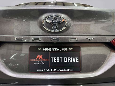 Used 2020 Toyota Camry XLE FWD image 21
