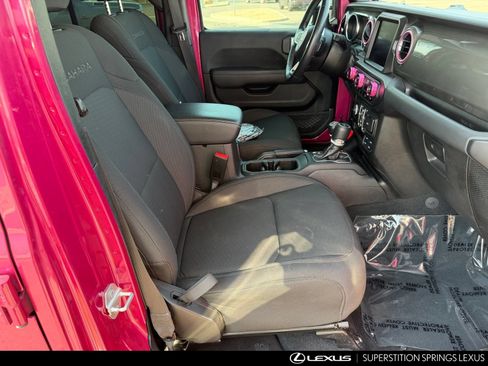 Used 2022 Jeep Wrangler Unlimited Sahara AWD/4WD image 27