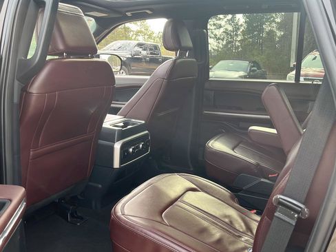 Used 2024 Ford Expedition Limited image 8