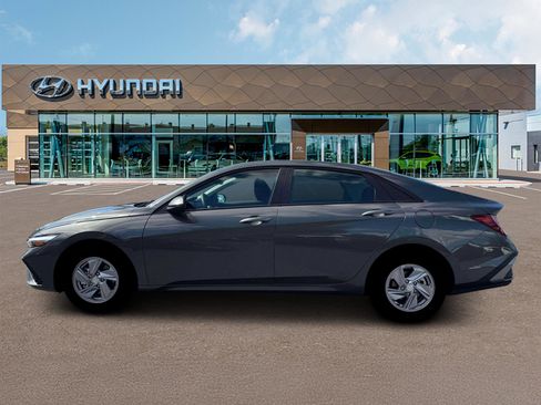 New 2026 Hyundai Elantra SE image 3