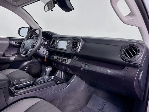 Used 2018 Toyota Tacoma SR image 27