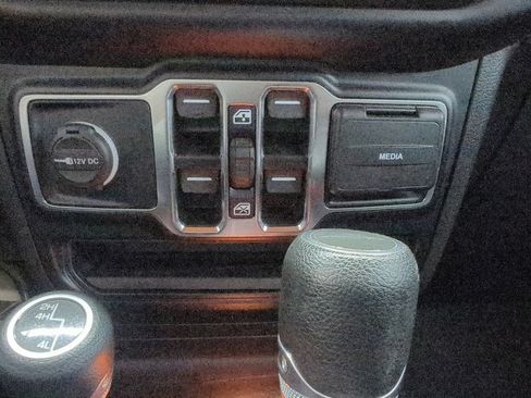 Used 2022 Jeep Gladiator Sport AWD/4WD image 18