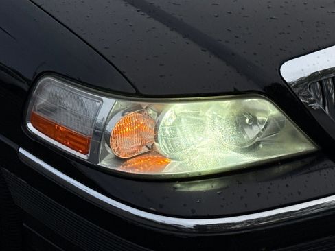 Used 2007 Lincoln Town Car Executive L image 10