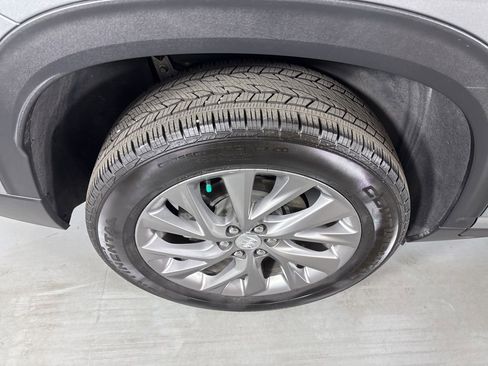 Used 2025 Buick Enclave Preferred image 12