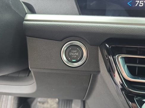 Used 2025 Chevrolet Traverse LT w/ LPO, Floor Liner Package FWD image 27