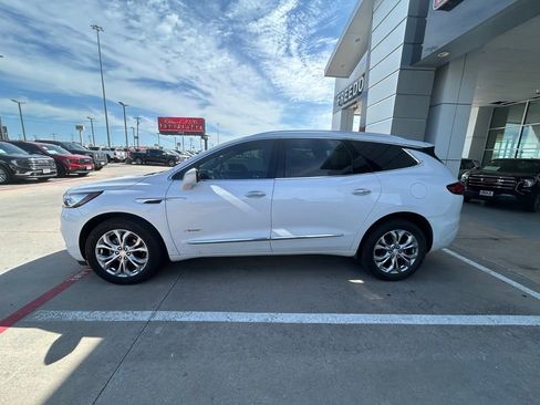Used 2021 Buick Enclave Avenir w/ Avenir Technology Package FWD image 2