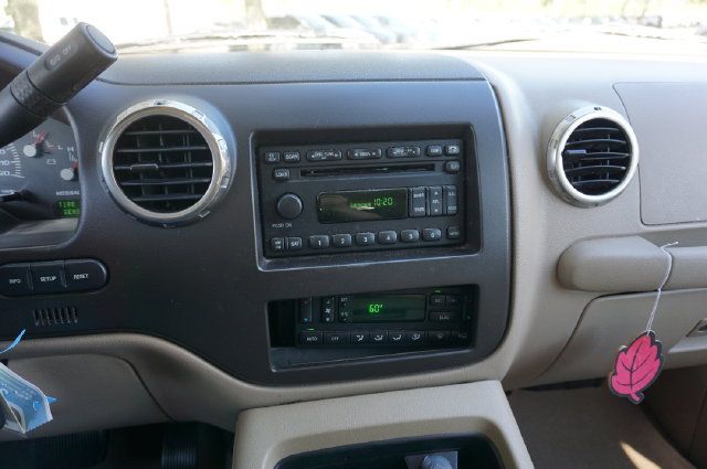 Used 2004 Ford Expedition Eddie Bauer RWD image 4