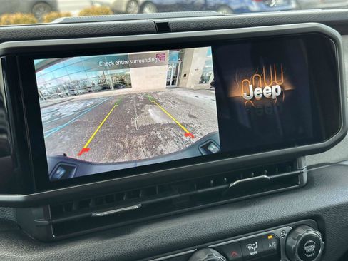 Used 2024 Jeep Gladiator Sport image 28