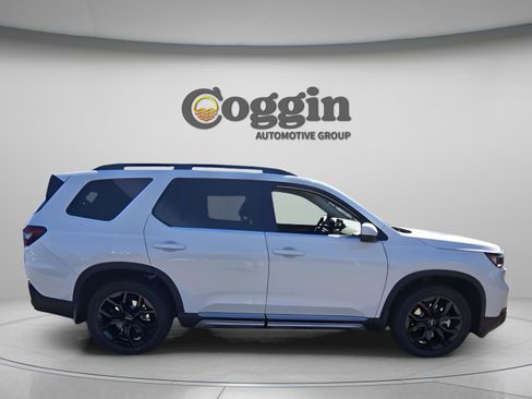 New 2025 Honda Pilot Touring image 8