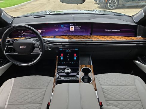 Certified 2026 Cadillac Escalade Platinum Sport w/ LPO, Floor Liner Package AWD/4WD image 13