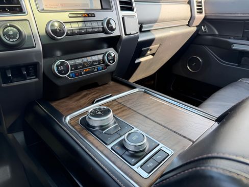 Used 2019 Ford Expedition Max Platinum AWD/4WD image 29