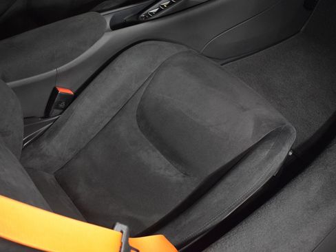 Used 2023 McLaren Artura image 19