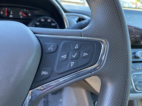 Used 2021 Chevrolet Malibu LT FWD image 16