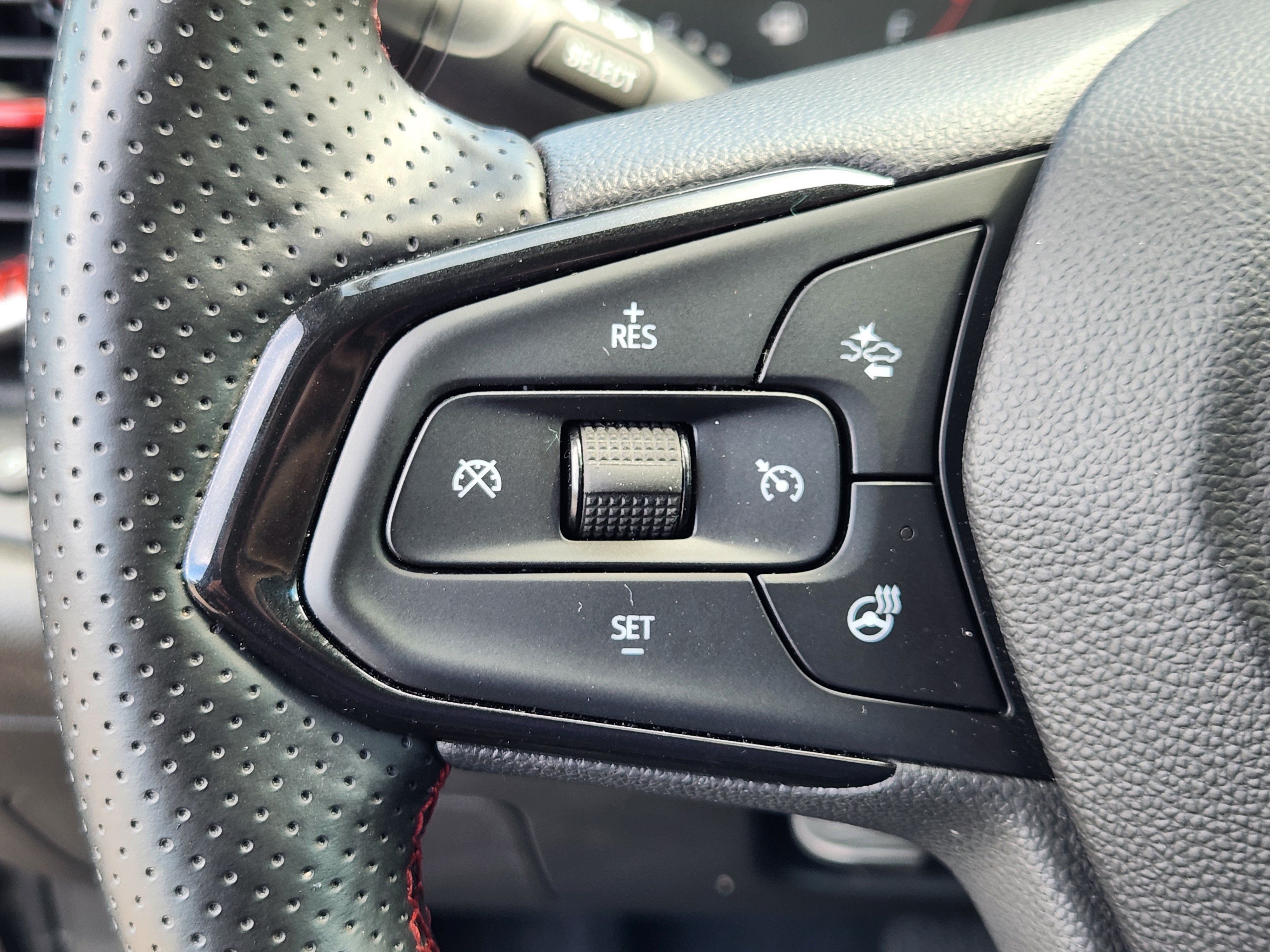 Used 2024 Chevrolet Trax RS w/ Sunroof Package FWD image 22