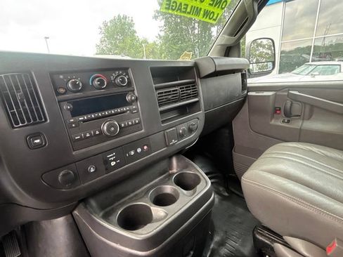 Used 2018 Chevrolet Express 3500 Extended w/ Driver Convenience Package RWD image 20