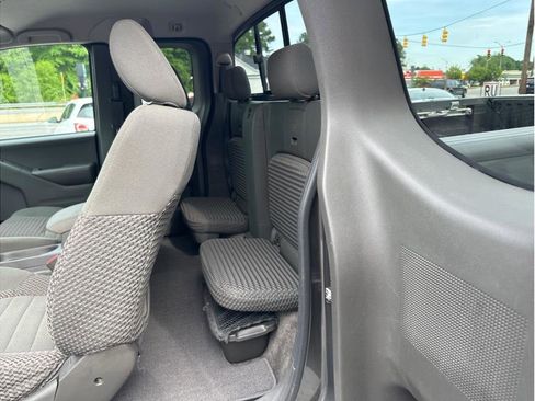 Used 2016 Nissan Frontier SV w/ SV Value Truck Package AWD/4WD image 10