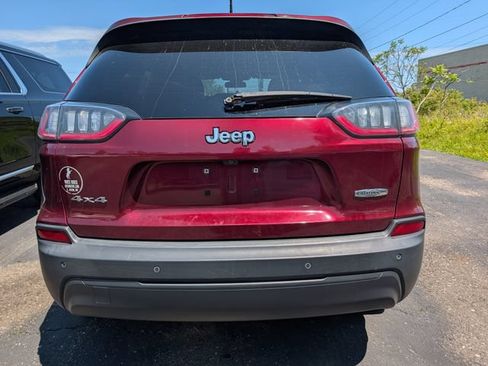 Used 2019 Jeep Cherokee Latitude Plus AWD/4WD image 6