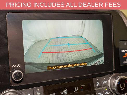Used 2025 Toyota Highlander LE FWD image 15