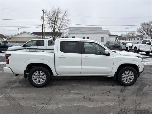 Used 2022 Nissan Frontier SV w/ Technology Package image 2