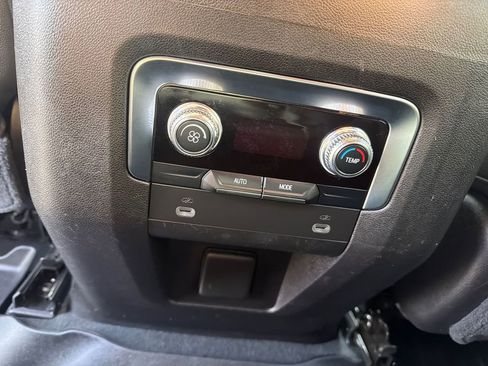 Used 2021 GMC Yukon XL SLT image 12