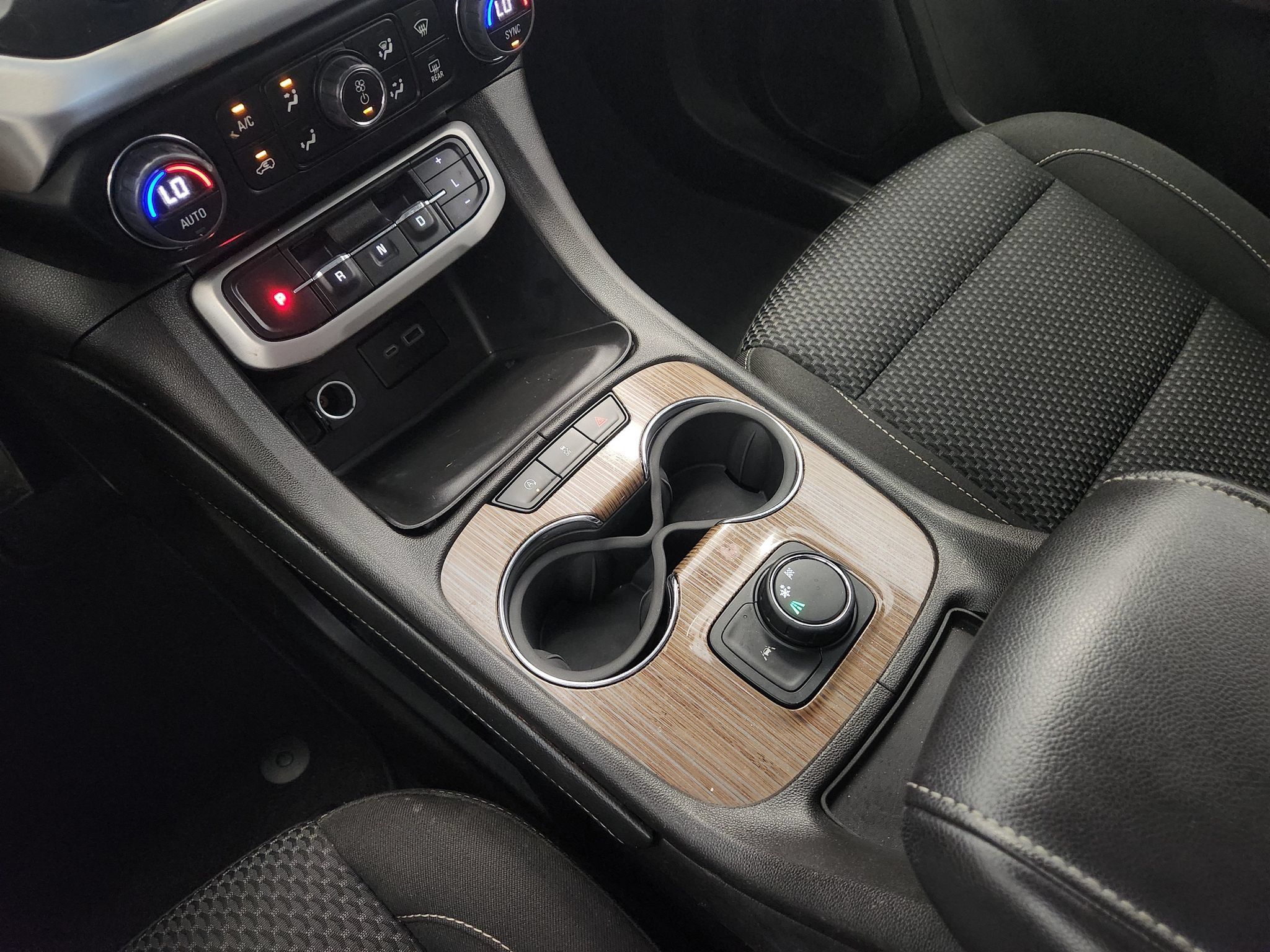 Used 2023 GMC Acadia SLE FWD image 18