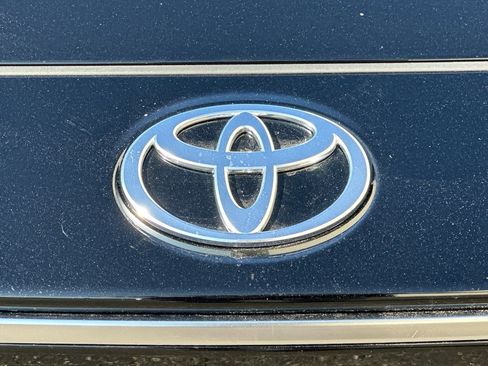 Used 2025 Toyota bZ4X AWD image 38