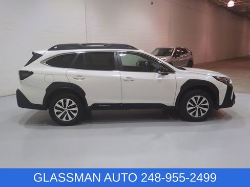 Used 2024 Subaru Outback Premium AWD/4WD image 2