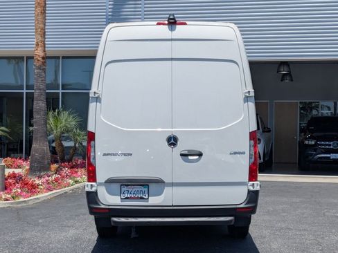 Used 2024 Mercedes-Benz Sprinter 2500 image 7