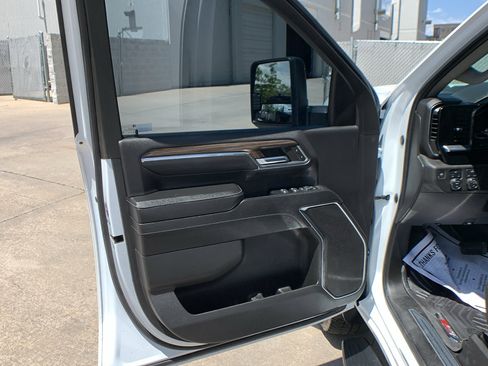 Used 2024 Chevrolet Silverado 2500 LT AWD/4WD image 11