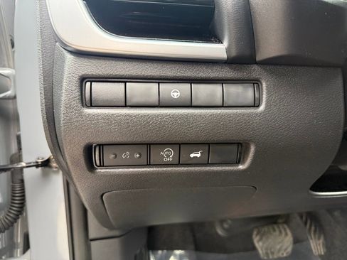 Used 2023 Nissan Rogue SL image 10