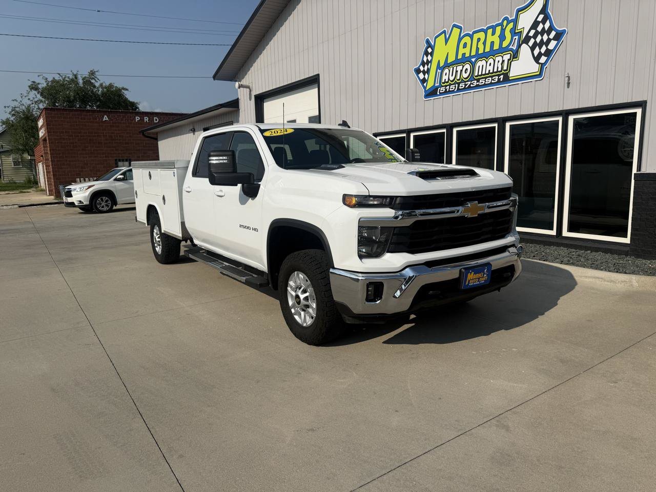 Used 2024 Chevrolet Silverado 2500 LT w/ Convenience Package AWD/4WD image 1