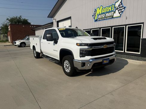 Used 2024 Chevrolet Silverado 2500 LT w/ Convenience Package AWD/4WD image 1
