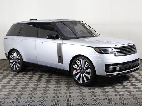 Used 2023 Land Rover Range Rover SV image 2