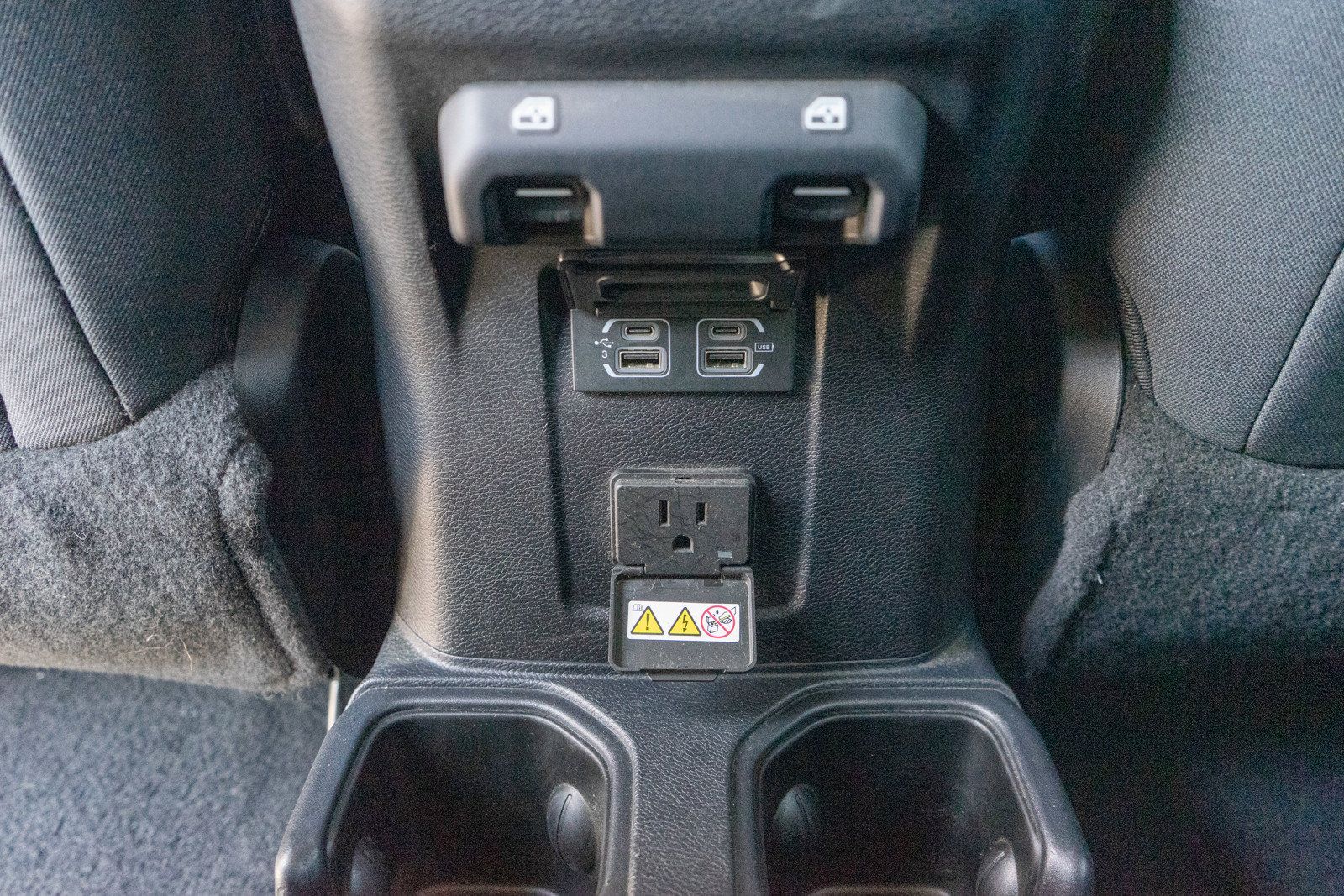 Used 2019 Jeep Wrangler Unlimited Sahara AWD/4WD image 30